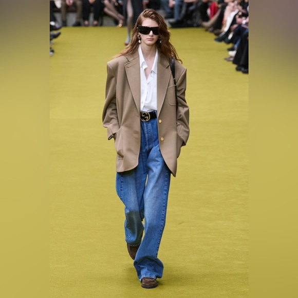 Authentic Gucci Black Leather Belt with Gold Buckle - Picture 1 of 12